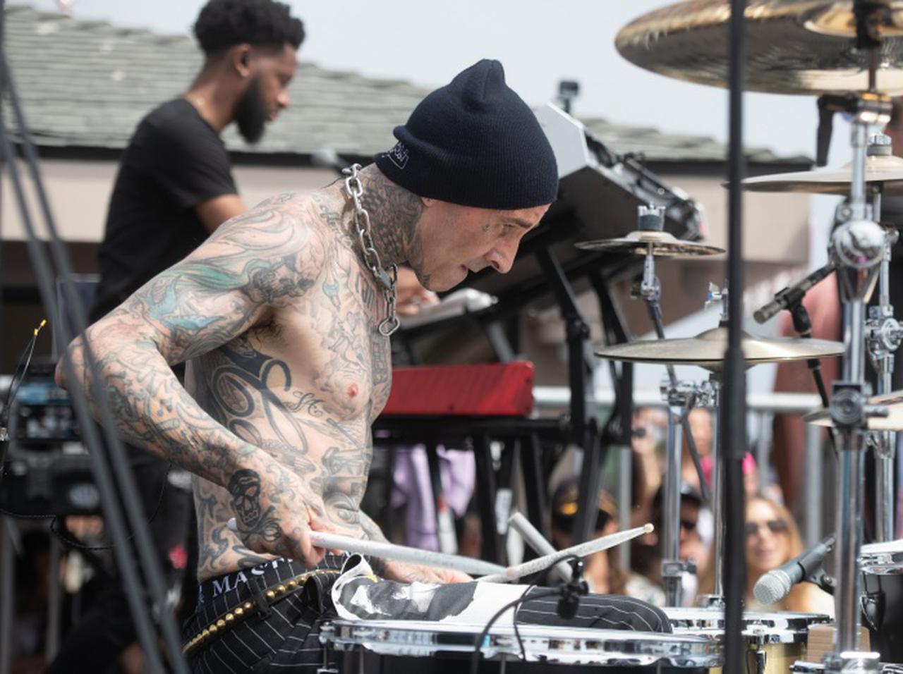 全身タトゥーで年老いてどうするの?46歳ドラマーの反論が痛快すぎる