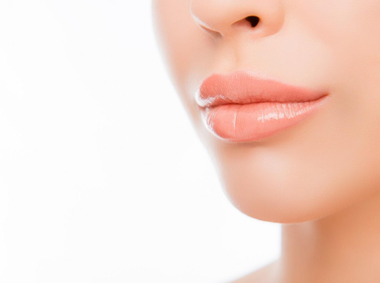 口角が上がって見える！プロが教える超簡単なリップメイクのコツ