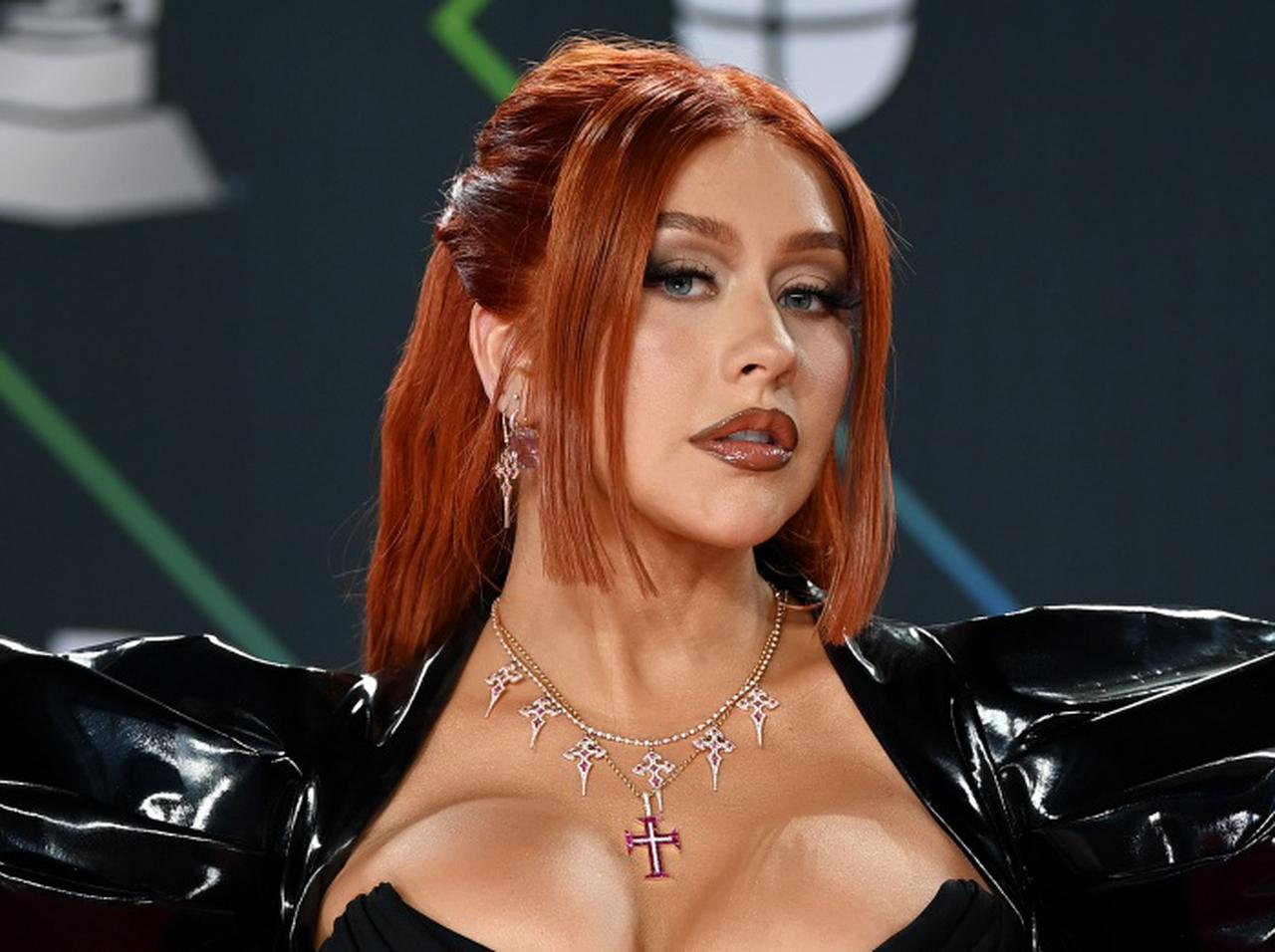 アギレラらしいトップレス写真で41歳お祝い!クリスティーナの誕生日写真が話題