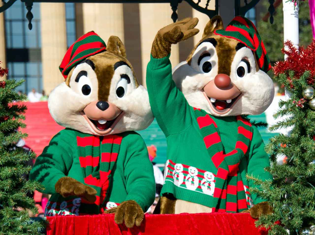 ディズニーランドでデールがゴミ箱に「八つ当たり」する瞬間をゲストが見てしまう【動画アリ】