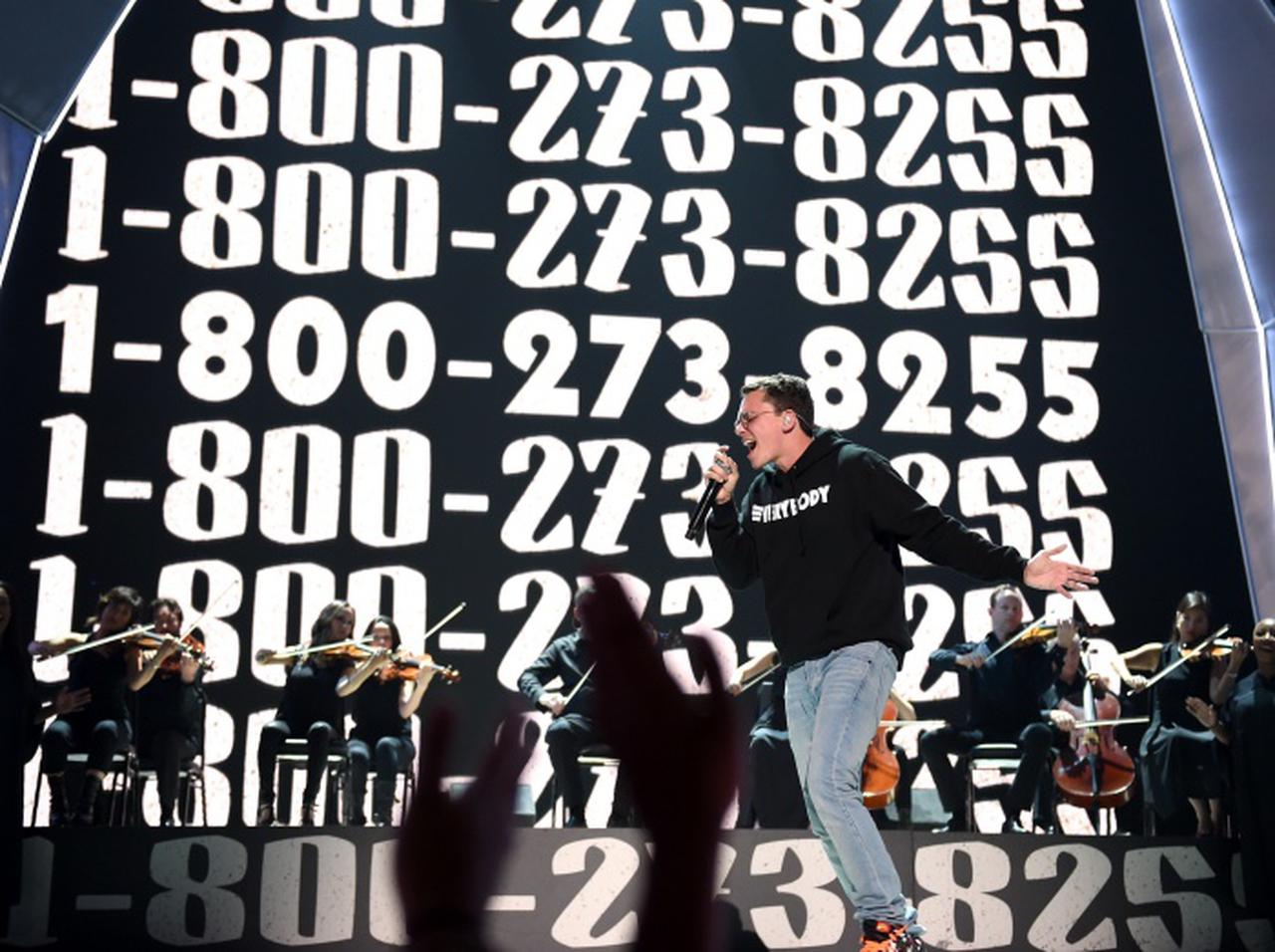 自殺防止ホットラインを曲名にした「1-800-273-8255」、大勢の命を救っていたというデータが発表