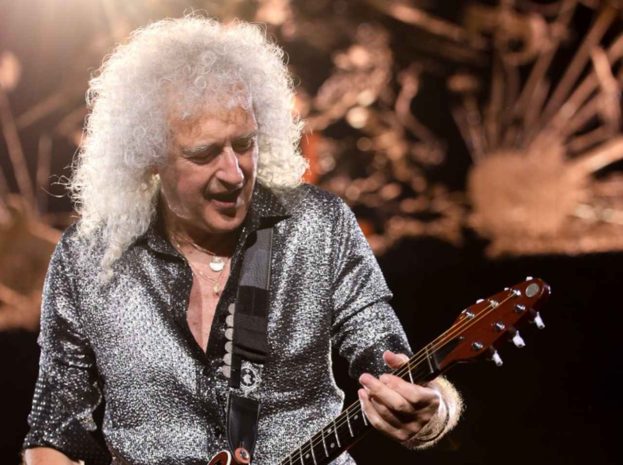 マスクなしの集まり後にコロナ感染と公表、クイーンのブライアン・メイが後悔を語る