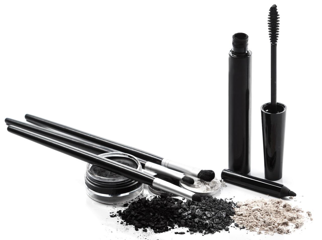 マスカラはアイシャドウの前と後どっち?意外と知らないアイメイクのベストな順番