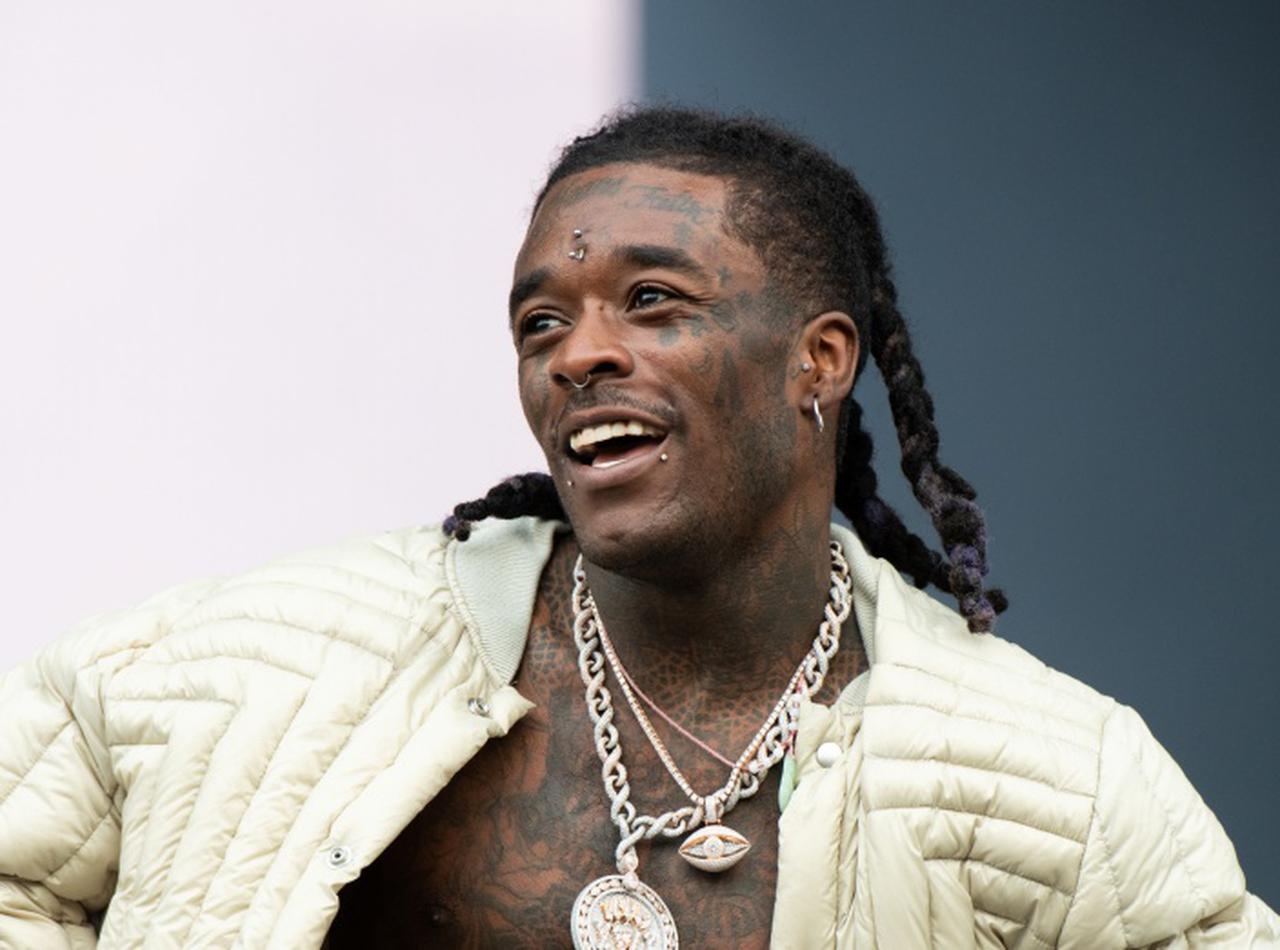 顔面に“安全ピン”、額に25億円のピンクダイヤモンドを埋めたラッパー