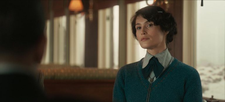 「キングスマン」設立の立役者は女性！『キングスマン：ファースト・エージェント』予告編でライフルをぶっ放すあの人がスゴかった