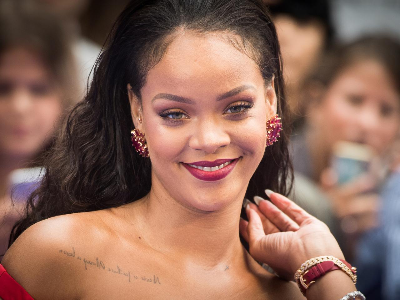 リアーナが火付け役!「リバース・レッドアイライン」が刺激的な可愛さ