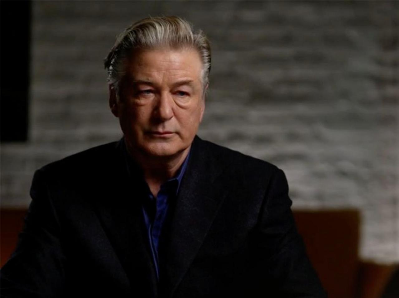 アレック・ボールドウィン、銃の引き金を「引いていない」と証言