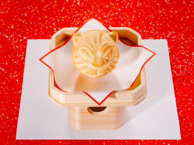 LUSH、寅年に向けて“金色に輝く”バスボム「ラッキータイガー」がお目見え