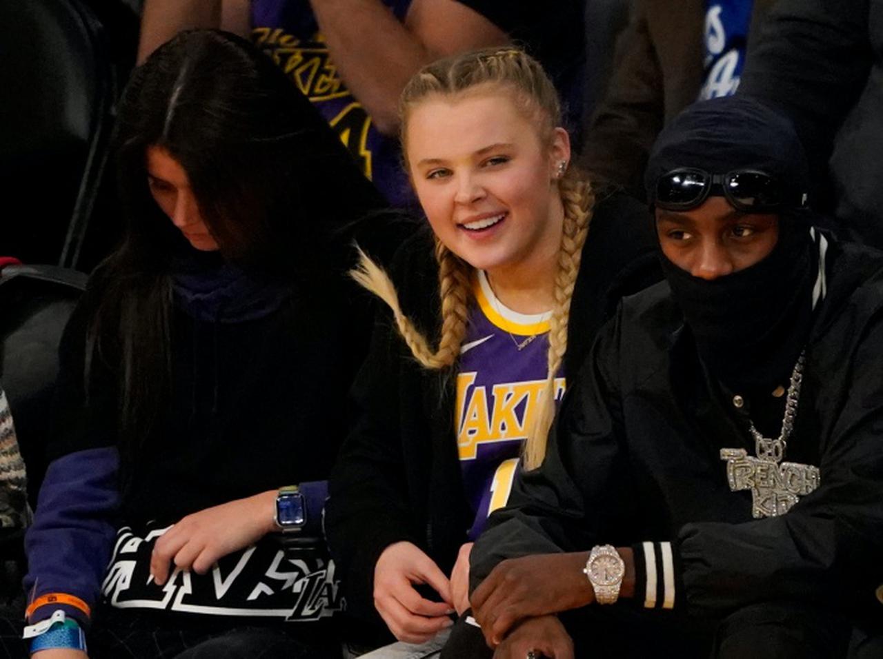 セレブとの遭遇率が高いレイカーズの試合会場でジョジョ・シワや大坂なおみの姿を発見【写真アリ】