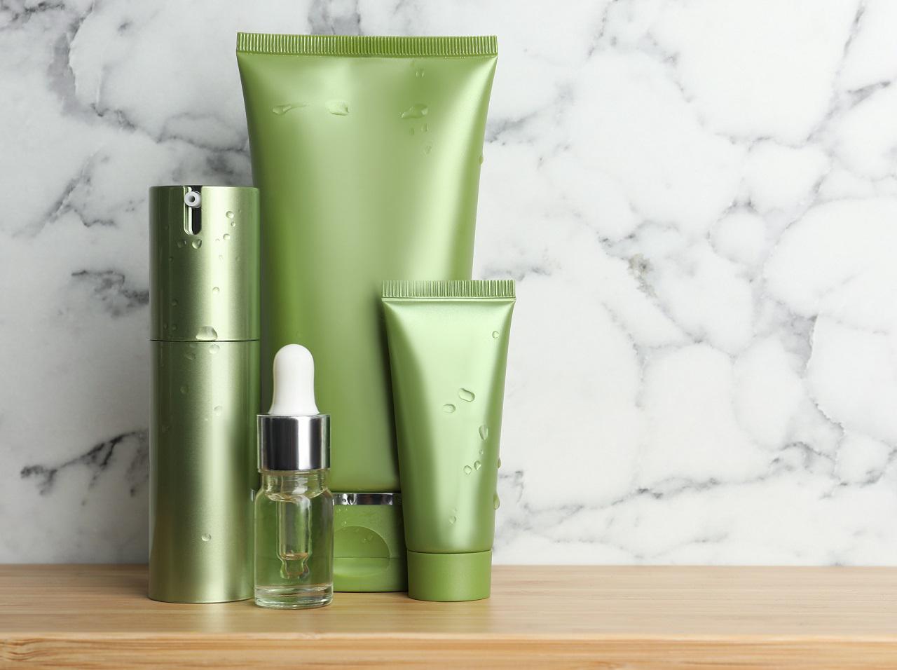 更年期に肌はどう変わる?更年期特有の肌トラブルとケア法を皮膚科医が解説