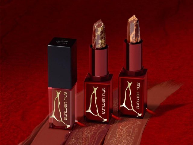 シュウ ウエムラ、ゴールドがきらめく「溶岩レッド」の新作リップ登場