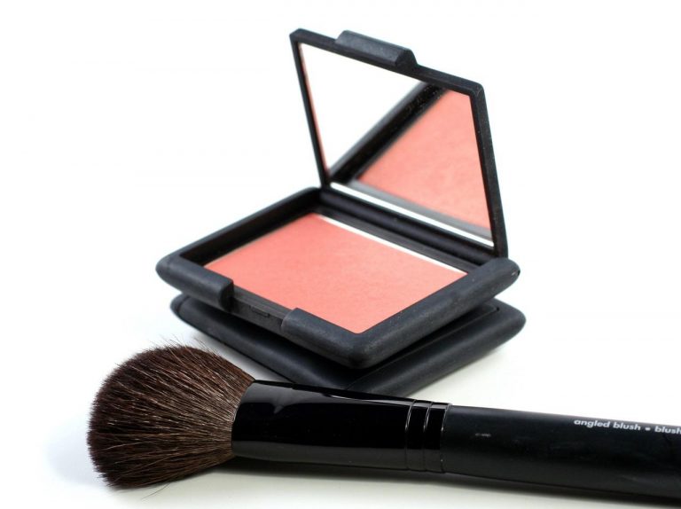 マスクのせいで「チーク」がヨレる人必見!メイクのプロが教える崩れ防止術3選