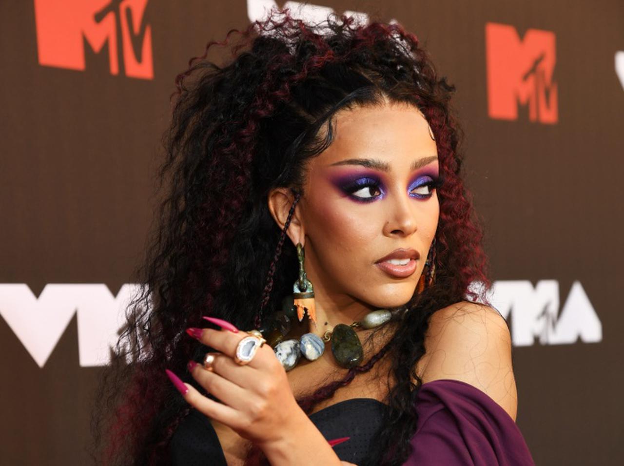 ワクチン接種済みのドージャ・キャット、1年半ぶり2度目の新型コロナウイルス陽性に