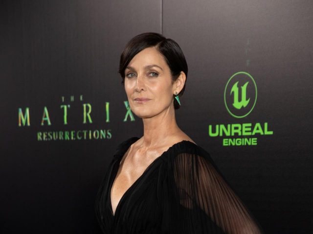 『マトリックス』トリニティ役、“マトリックスコード”をイメージしたドレスでプレミアへ