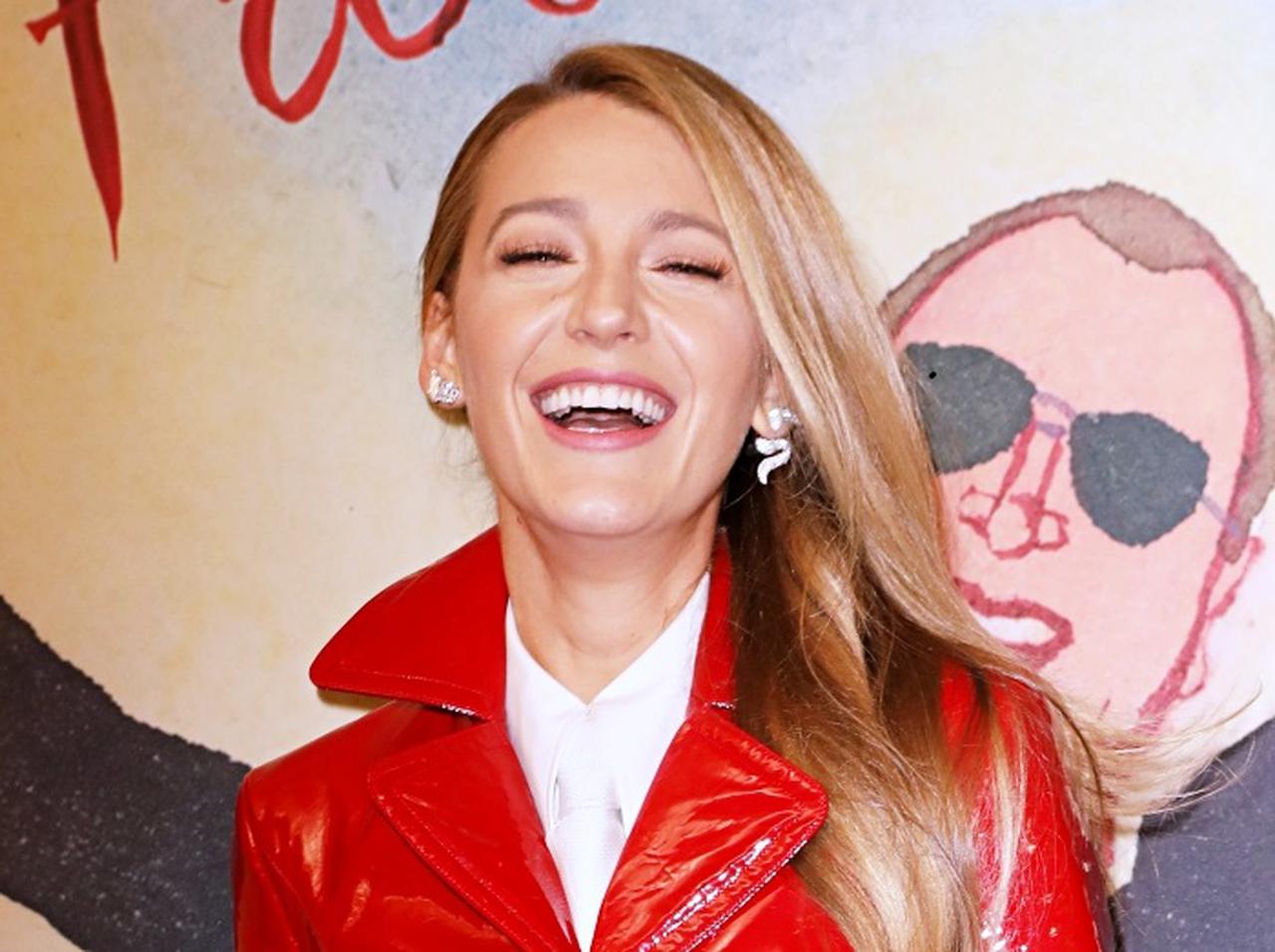 ブレイク・ライブリー、ファッションショーの最前列で爆笑していた理由が3年越しに判明