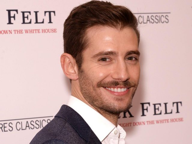 『PLL』レン役がカミングアウトし、ルーシー・ヘイルなどがお祝い！18年来のパートナーとの写真が素敵すぎる！