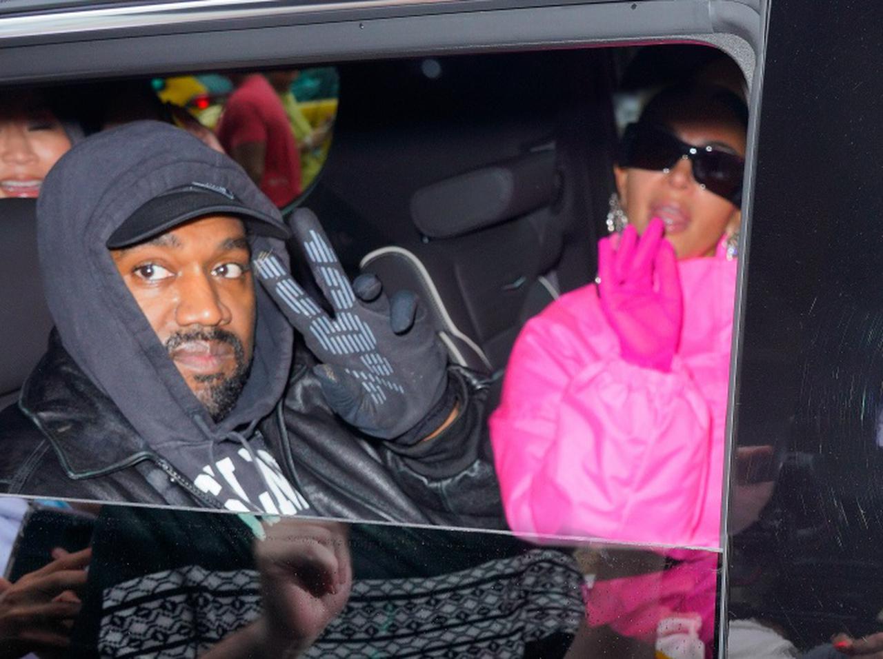 未練のぞかせるカニエ・ウェスト、離婚調停中のキムの自宅向かいに家を購入