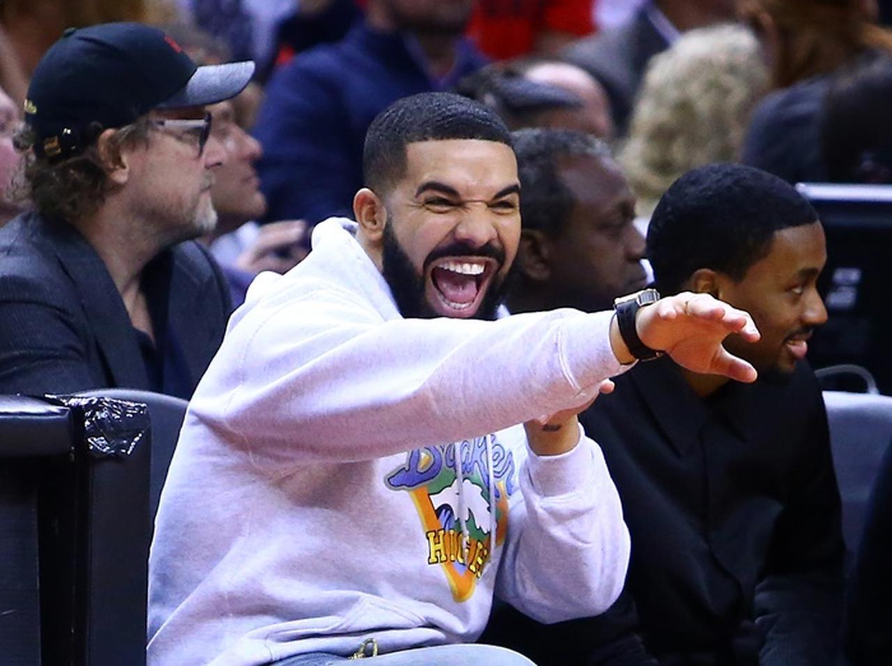 ドレイク宅の最先端すぎる「四角のトイレ」がかっこいい