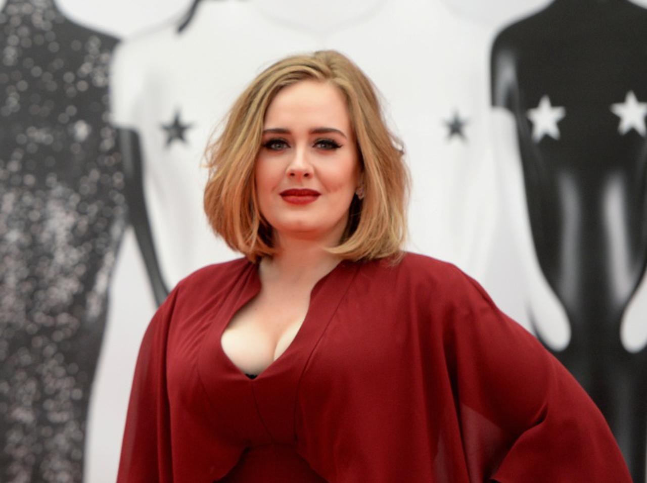 これぞ神対応！アデルがラスベガスの公演延期のお詫びにビデオ通話でファンに直接謝罪