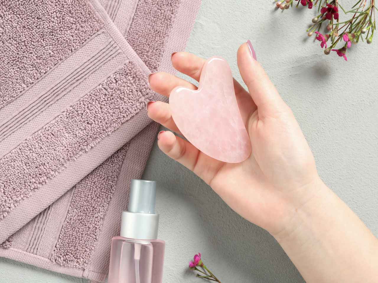 「かっさプレート」は頭皮にも使える!“地肌力”を高める頭皮マッサージのやり方