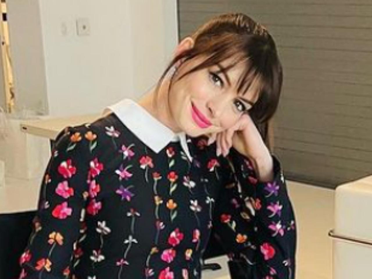 アン・ハサウェイ、39歳で魅せた「プラダを着た悪魔風ファッション」が可愛すぎる