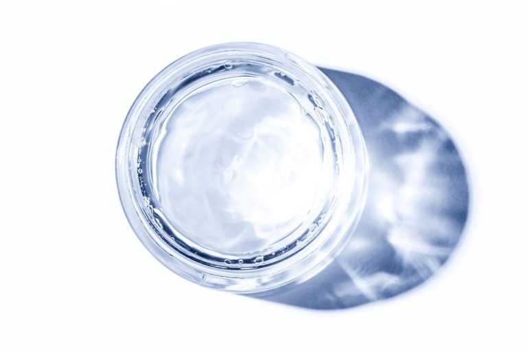 ニキビ肌の乾燥対策に!オイルフリーなおすすめ保湿ジェル3選