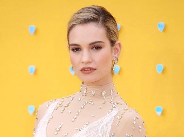 ドラマ『パム&トミー』リリー・ジェームズが私生活でこだわる、セルフメイクのポイント