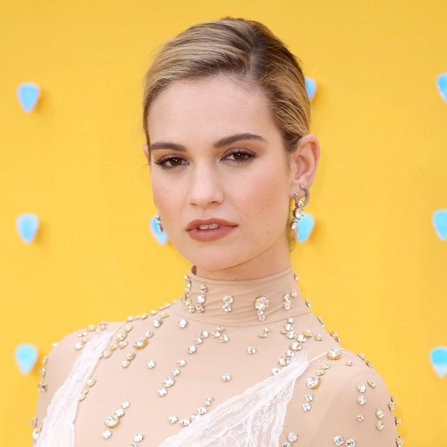 ドラマ『パム&トミー』リリー・ジェームズが私生活でこだわる、セルフメイクのポイント