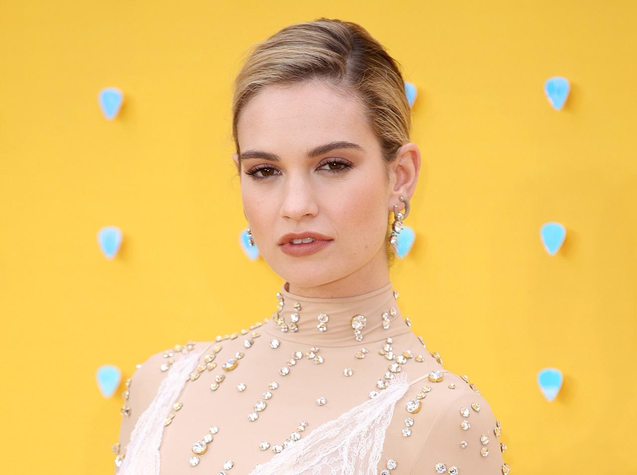 ドラマ『パム&トミー』リリー・ジェームズが私生活でこだわる、セルフメイクのポイント