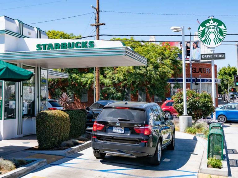 スタバのドライブスルーで身に覚えのない「高額料金」を請求された“理由”、納得できる？できない？
