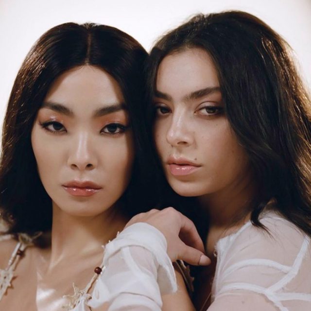 チャーリーXCX、リナ・サワヤマを迎えた新曲「Beg For You」 は離れる時間を惜しむ恋人たちのアンセム