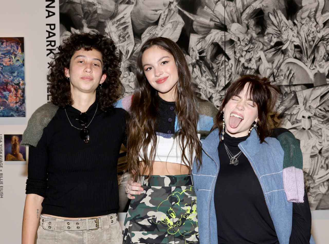 ビリー・アイリッシュとオリヴィア・ロドリゴが再会に大喜び