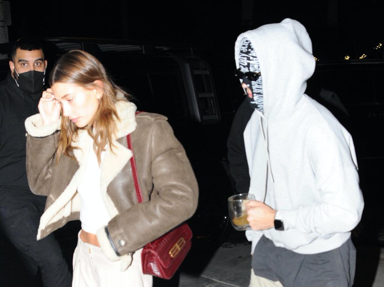 ジャスティン・ビーバー、妻とのお出かけスタイルが「もはや誰状態」