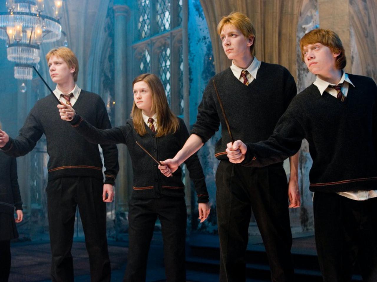 『ハリポタ』再会番組で“間違い”を発見、ロンの双子の兄が「過去のイタズラの復讐に違いない」とぼやく