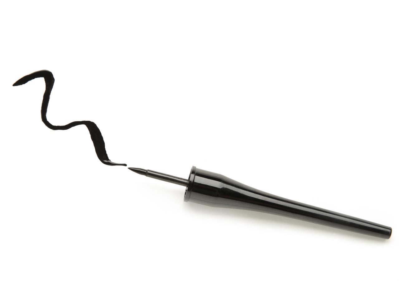 アイラインで目の位置を変える!離れ目や寄り目を解消する錯覚アイメイクのコツ