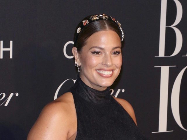 自宅で双子を出産！元祖プラスサイズモデルのアシュリー・グラハムがついに