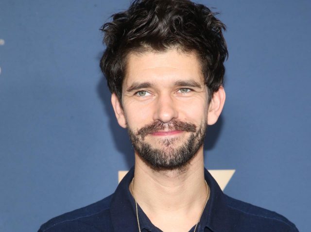 Qのセクシャリティは？『007／ノー・タイム・トゥ・ダイ』ベン・ウィショーが“あのシーン”について意見