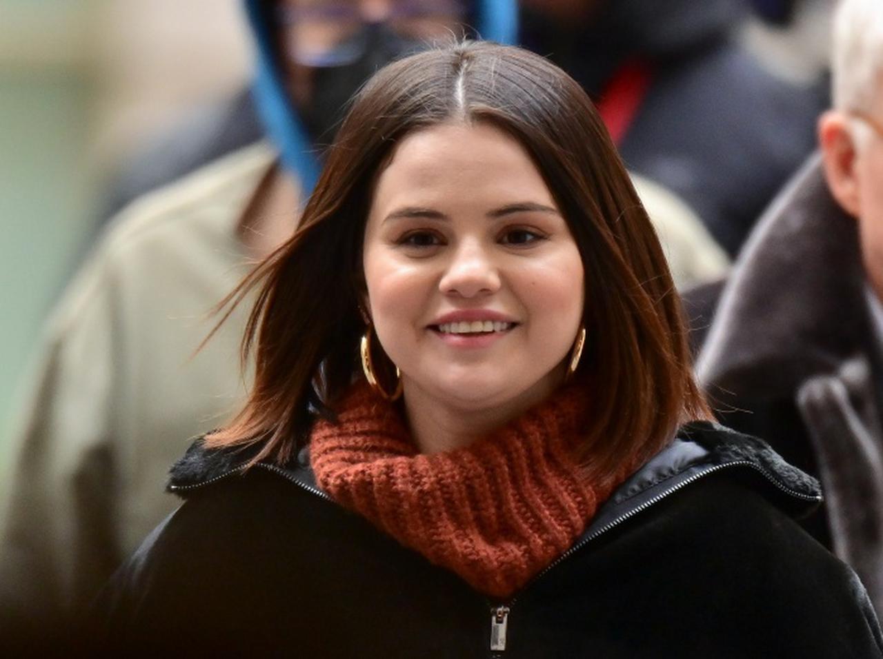 セレーナ・ゴメス、新聞の『全面広告』を使って「伝えたこと」が素敵すぎる