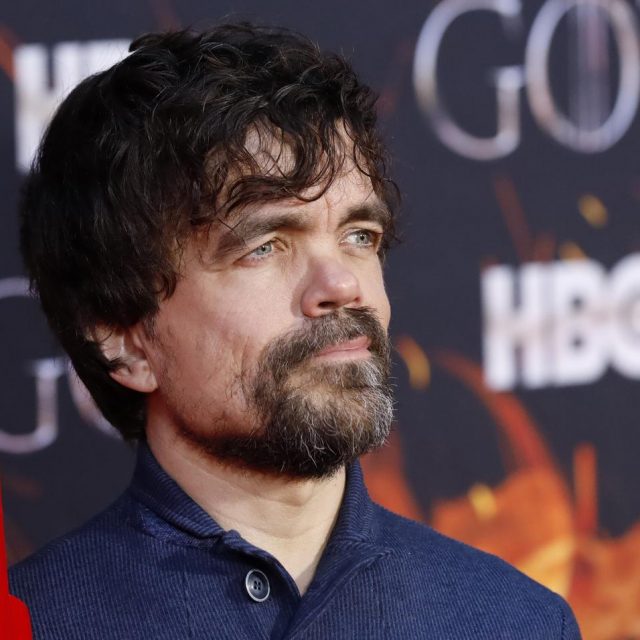 『ゲーム・オブ・スローンズ』軟骨無形成症のピーター・ディンクレイジ、「二度見されるのを誇る理由」に拍手喝采