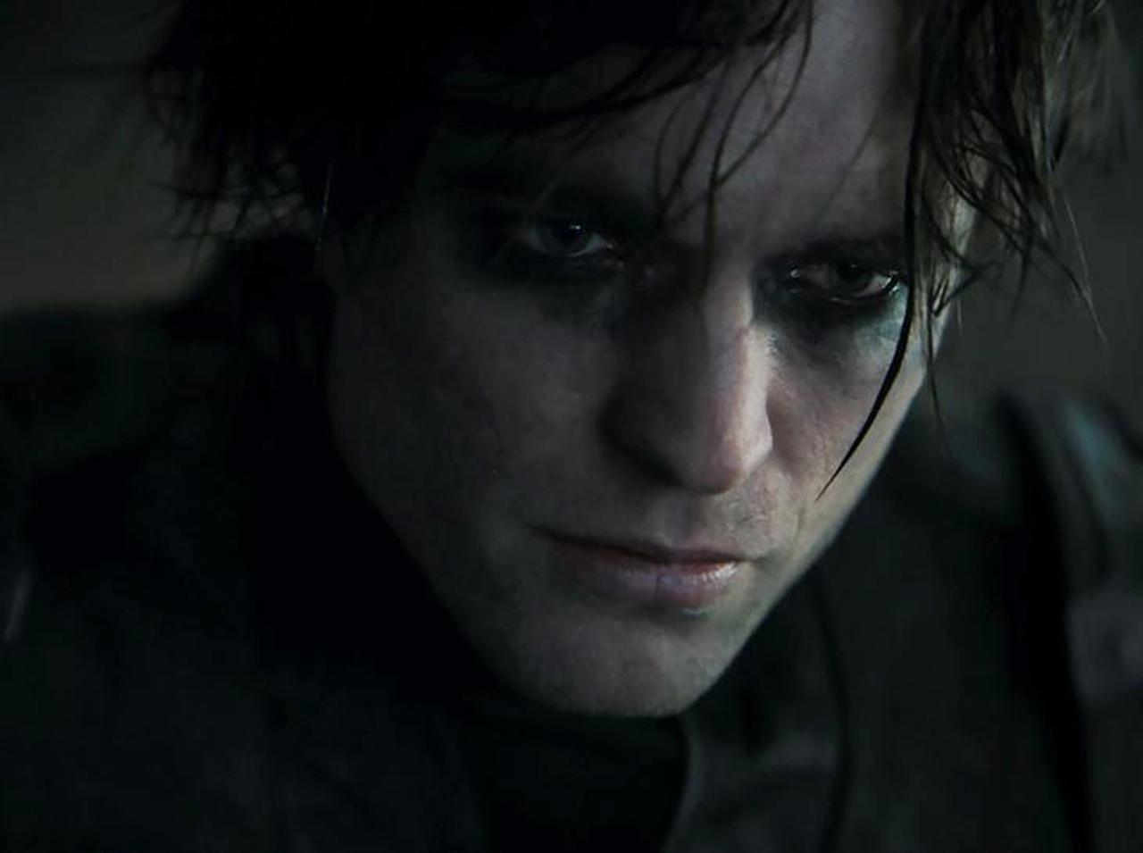 新作『ザ・バットマン』でバットマンの目の周りが黒い理由