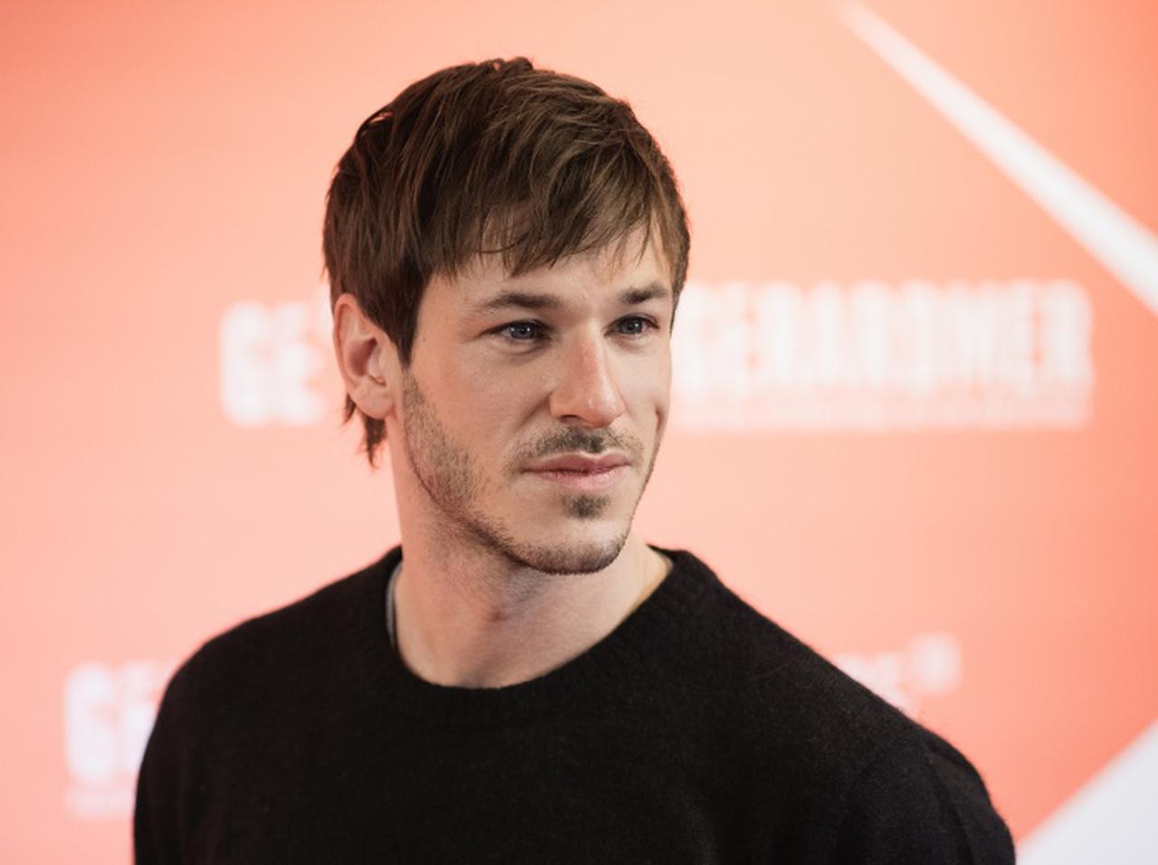 マーベル新作『ムーンナイト』でミッドナイトマンを演じるギャスパー・ウリエルが死去