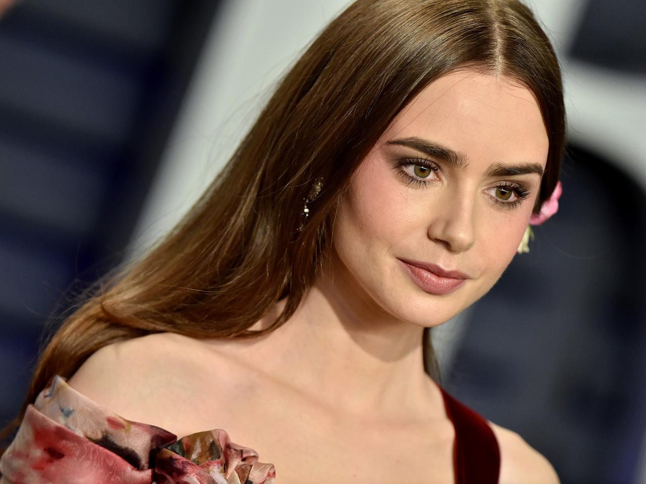 たった7ドルでぺたんこ髪をボリュームUP！リリー・コリンズが愛用するヘアグッズがすごい