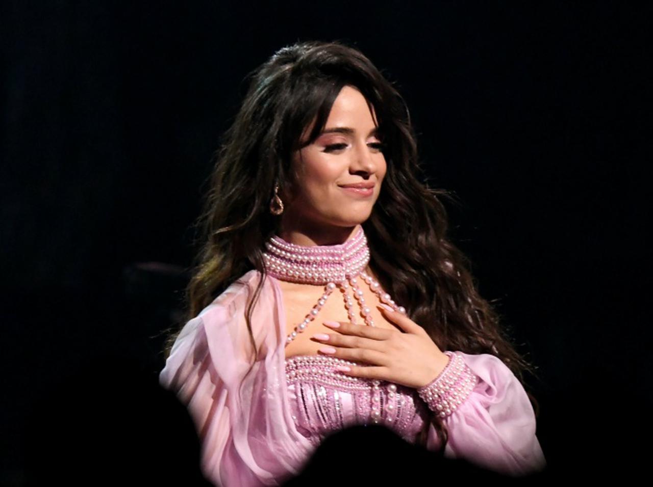 カミラ・カベロ、精神的にどん底にいたとき自分の曲に「救われた」と明かす