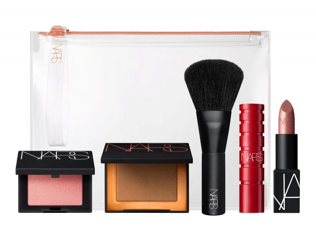 NARSから“人気チーク＆リップ入り”の贅沢なトラベルセットがお目見え