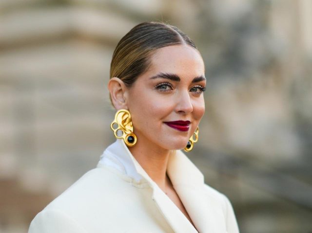 まさかのノーパンで網タイツ！？キアラ・フェラーニの気合十分な姿が話題に