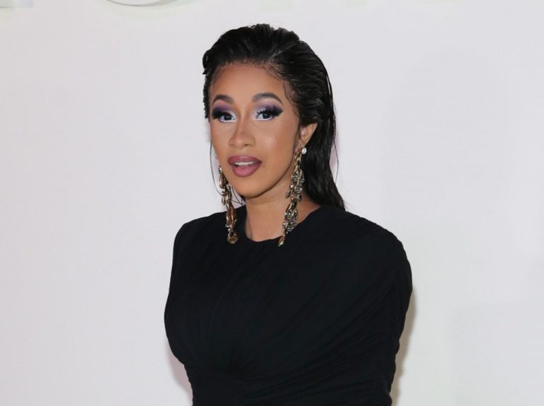 カーディ・B、NYアパート火災の犠牲者の葬儀代を支払うことを約束