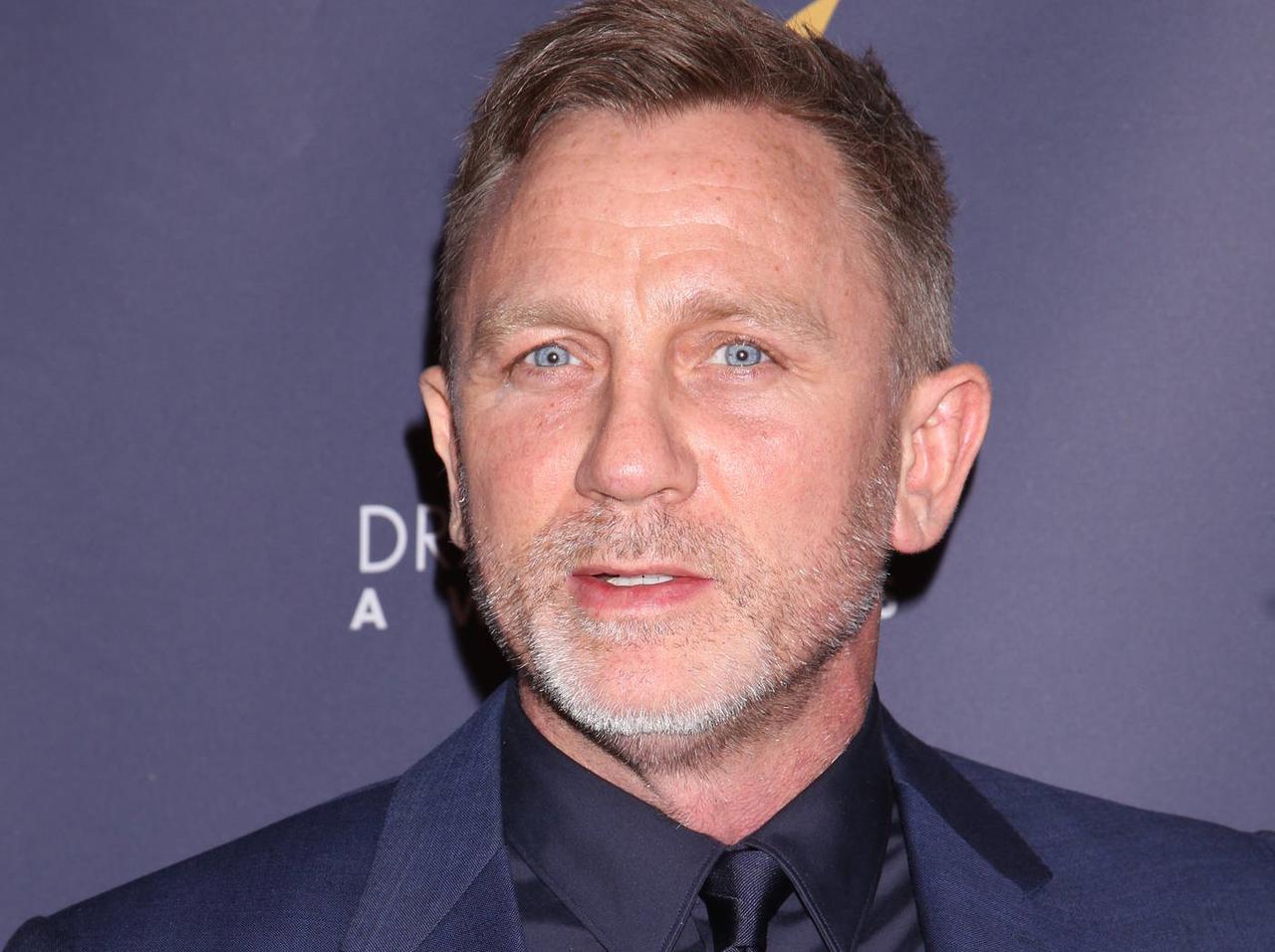 『007』ダニエル・クレイグの誕生日、大物共演者からの「サプライズ」が体張りまくり