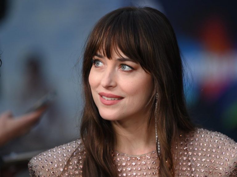 ダコタ・ジョンソン、ハリウッドスターの両親は俳優を目指すことに「否定的」だった