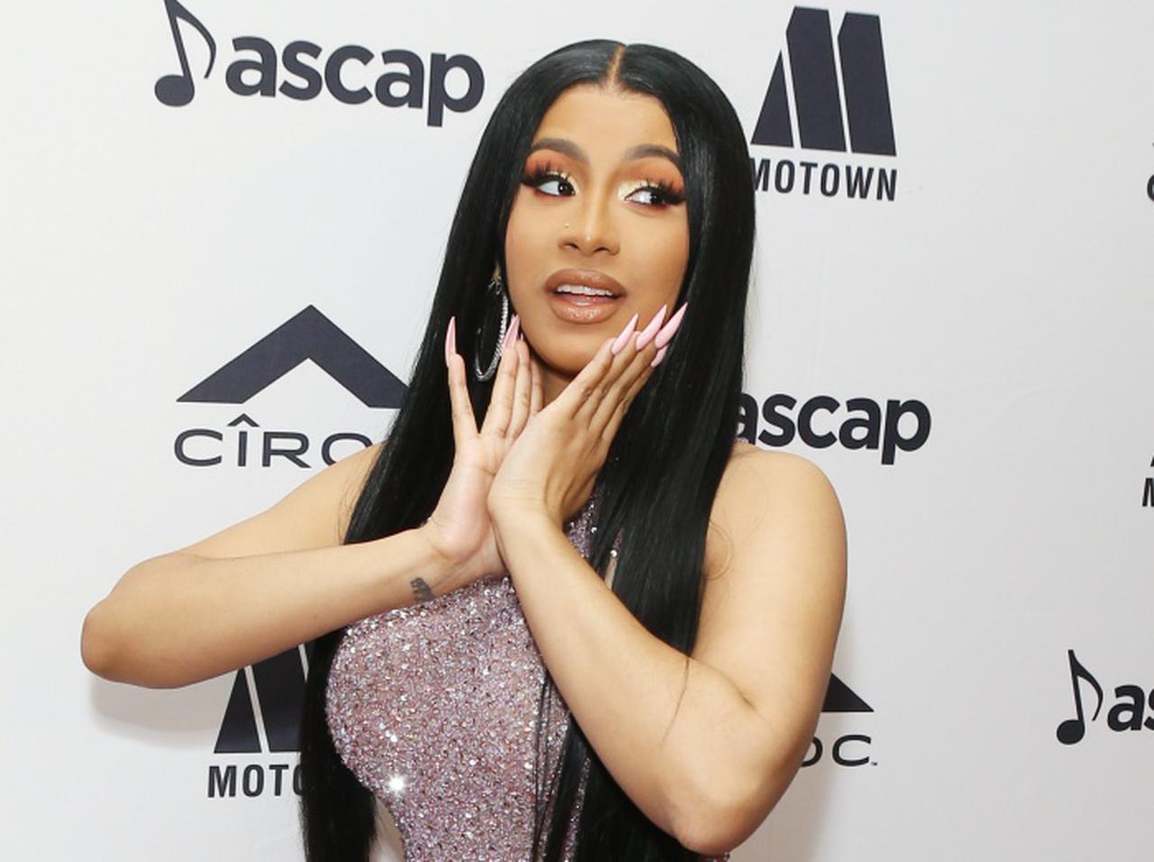 カーディ・Bを誹謗中傷した悪質ユーチューバー、約4.5億円の賠償金の支払いを命じられる