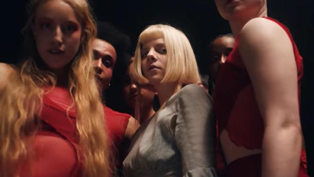 オーロラが人間らしさを全肯定してくれた1夜限りのグローバル配信イベントをレポート【ライブレポ】